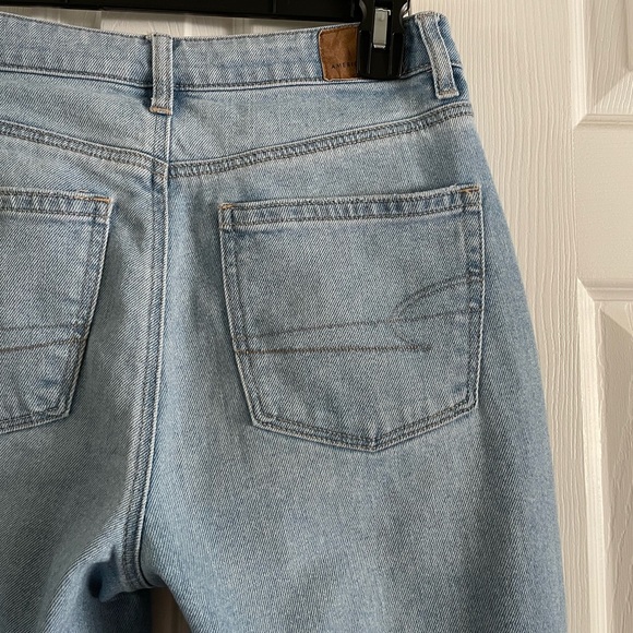 COPY - American Eagle Mom Jeans - Picture 3 of 5